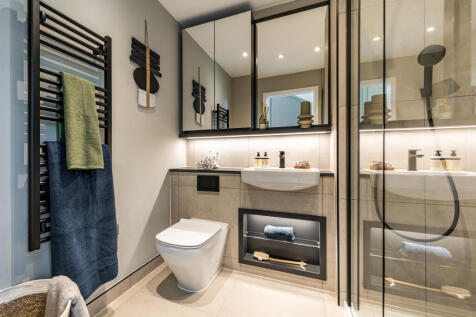 North Gate Park Plot 2 The Ash SH Bathroom.jpg