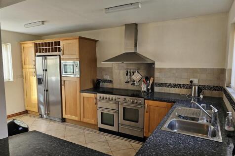 KITCHEN NEW.jpg