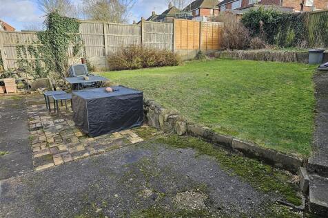 REAR GARDEN.jpg