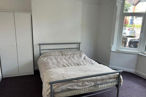 Bed 1.jpg