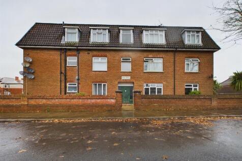 Northern Parade, Hilsea with Garage