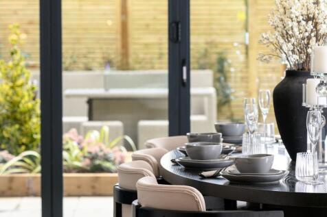 Canalside Quarter Dining