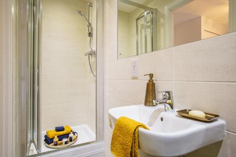 En-suite shower room for added convenience