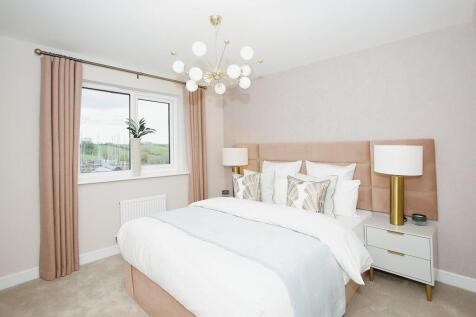 Relax and unwind in the king size bedroom