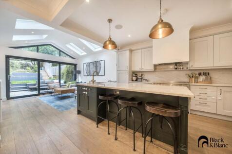 Kitchen/ Dining