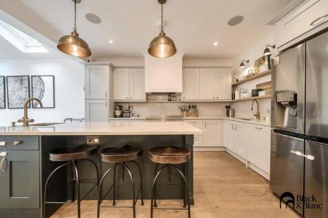 Kitchen/ Dining