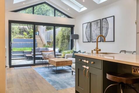 Kitchen/ Dining