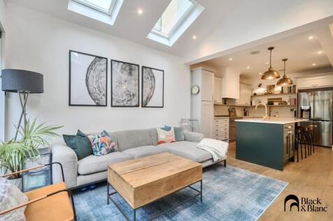 Kitchen/ Dining