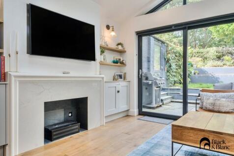 Kitchen/ Dining