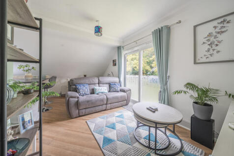 1373110-8-6904dc6...