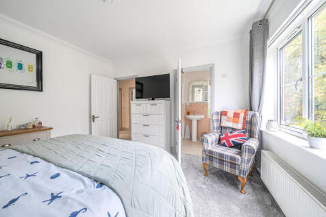 1373110-4-6904dc3...