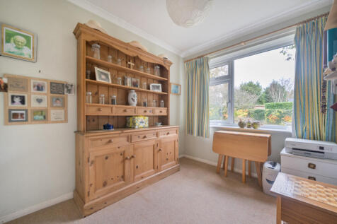 1375227-19-690b28...