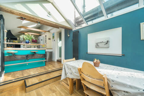 1384343-5-6925b12...