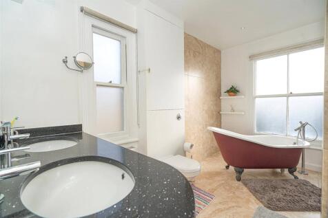 Family Bathroom A