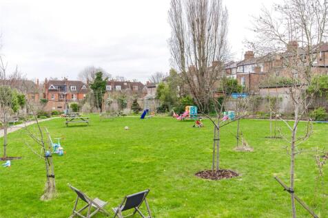 Communal Park E
