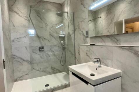 Ensuite 2.jpg