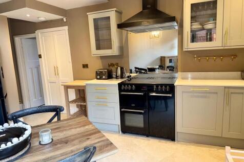 Kitchen 2.jpg