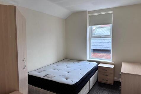 Bedroom One.jpg