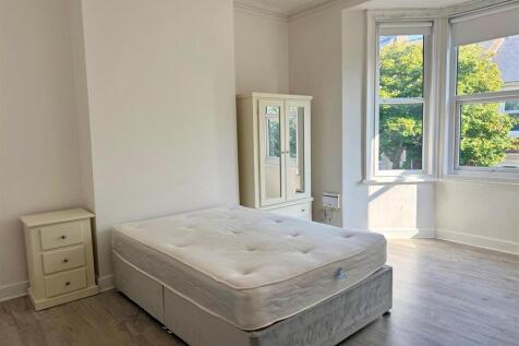Bedroom 1.jpg