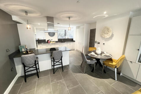 Executive 2 Bedroom Property to Let in Penarth