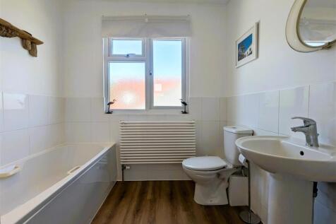 bathroom (2).jpg