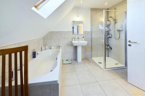 Principal Bedroom Bathroom