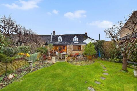 View to the cottage from the rear garden
