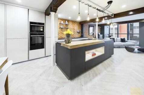 Open plan kitchen / dining / living room