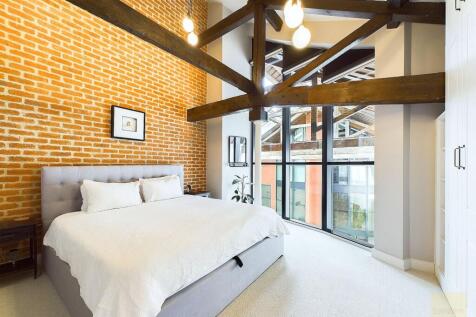 Principal bedroom