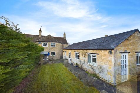 Rear Garden Annexe and Garage