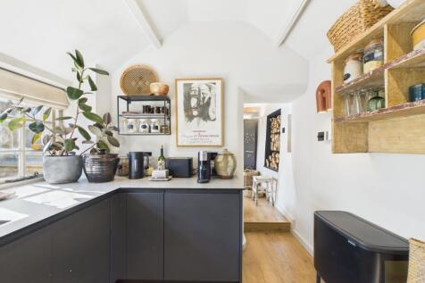 Kitchen towards lounge