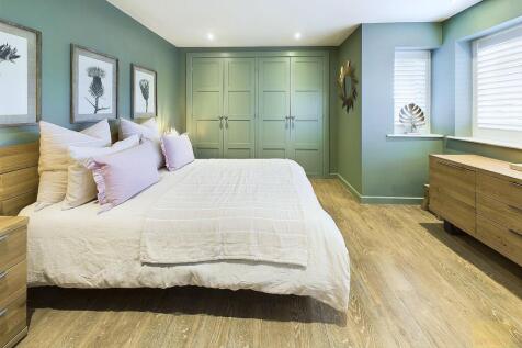 Principal bedroom