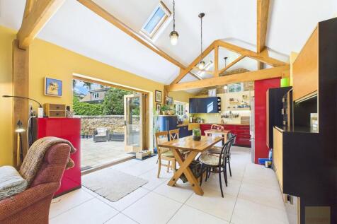 Kitchen / Dining Area