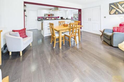 Living / Dining Area