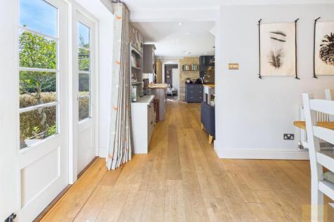 Kitchen / Dining