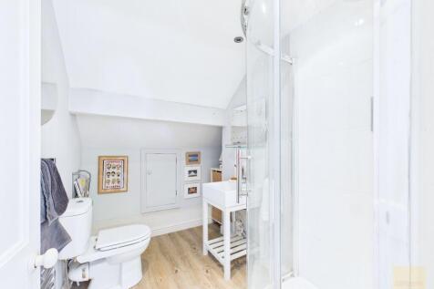 Bedroom 3 / Guest Bathroom