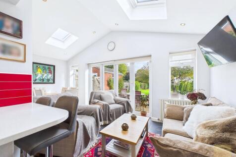 Living / Dining Area