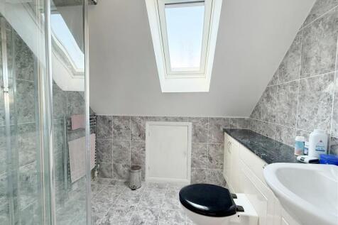 en-suite 2.jpg