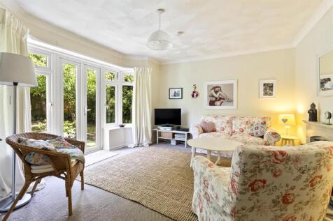 Laburnum Close, 8-001.JPG