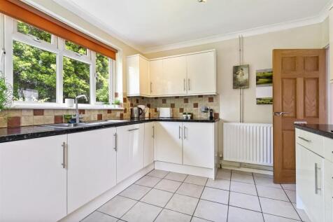 Laburnum Close, 8-006.JPG