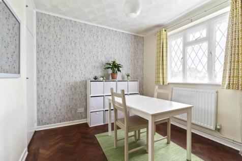 Laburnum Close, 8-007.JPG
