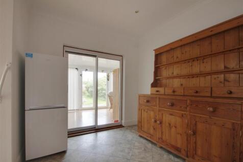 Kitchen/Dining Area