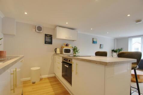 Open Plan Lounge Kitchen