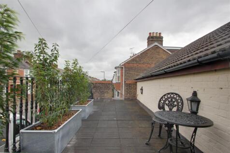 Entrance/Terrace