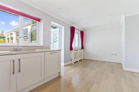 5a Tamarisk Way_015.JPG