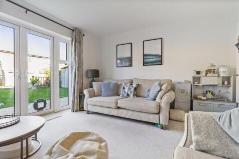 7 Acacia Avenue_002.JPG