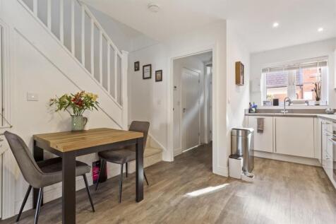 7 Acacia Avenue_005.JPG