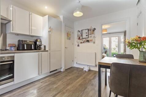 7 Acacia Avenue_006.JPG