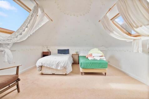 8 Midhurst Close-002.jpg