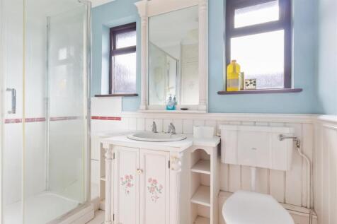 8 Midhurst Close-006.jpg